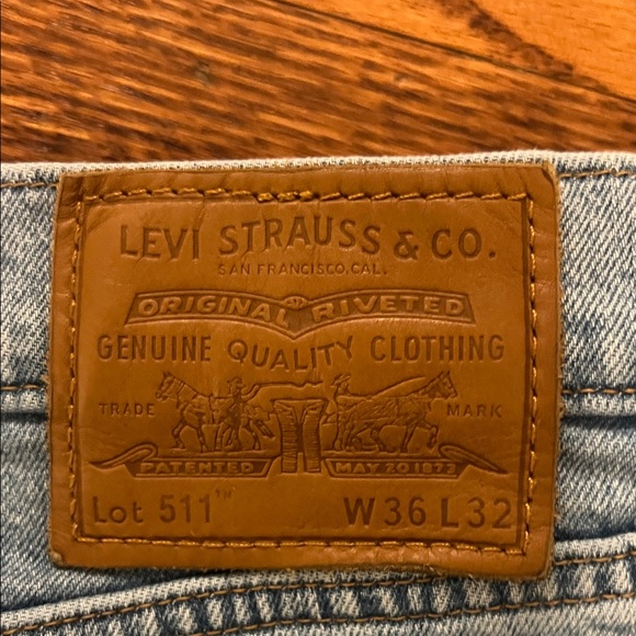 Levi's Men's Classic Light Blue Straight Jeans - Picture 2 of 4